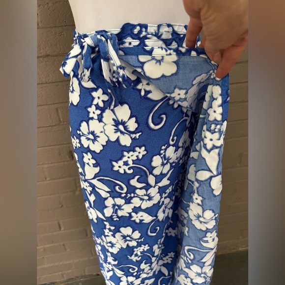 Blue and white floral print sarong M - Picture 6 of 11